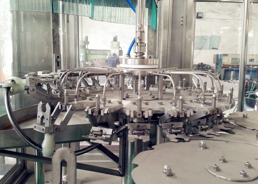 380V / 50HZ Beverage Filling Machine Industrial Juice Making Machine High Capacity